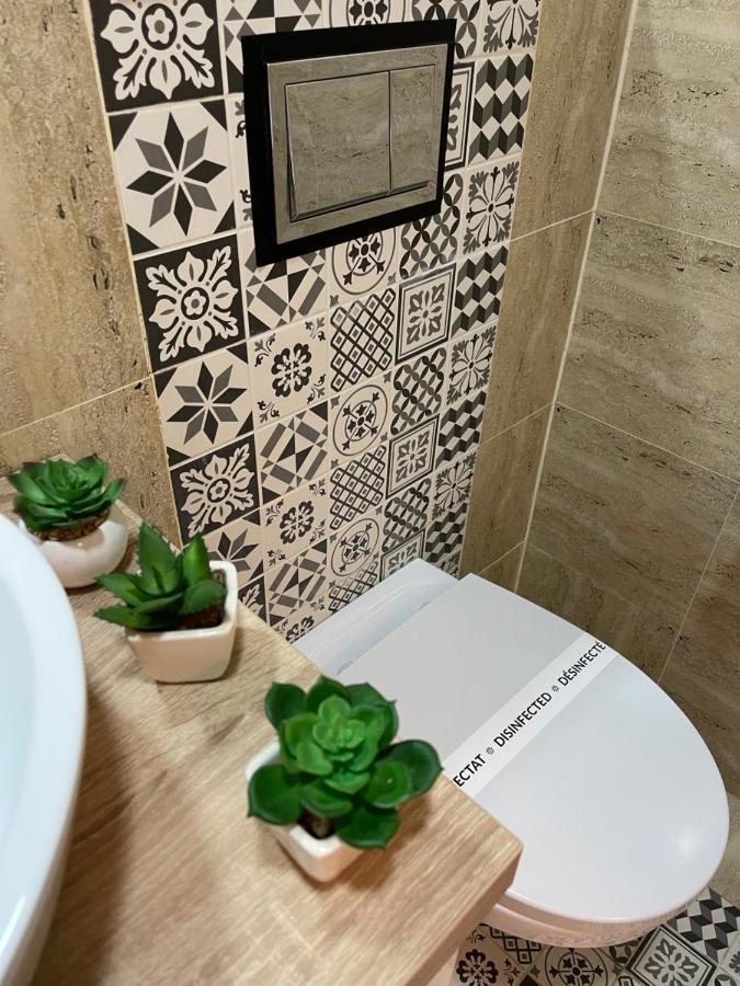 Relax Luxury Apartment Palace Bucarest Esterno foto